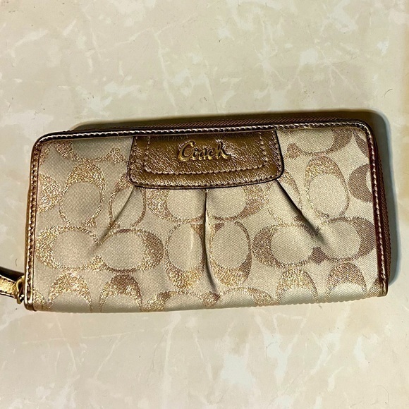 COACH signature Charlie C zip around wallet gold with purple interior - Picture 1 of 16